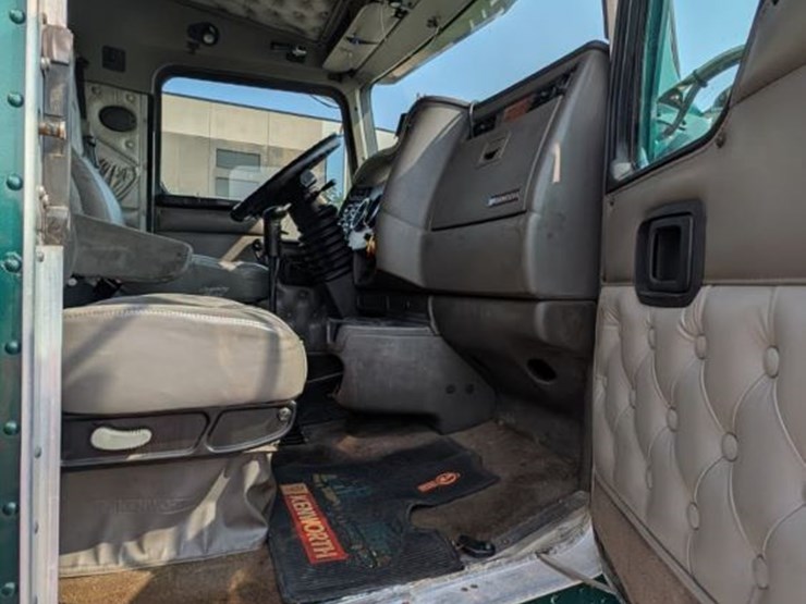 2003-kenworth-t800-image-16