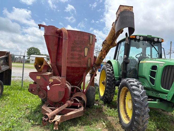 new-holland-355-image-2