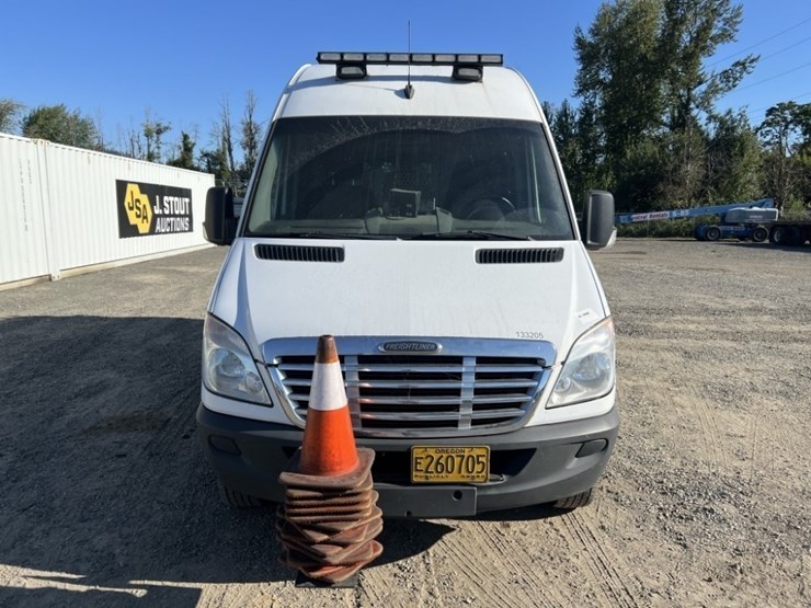 2013-freightliner-sprinter-2500-image-8