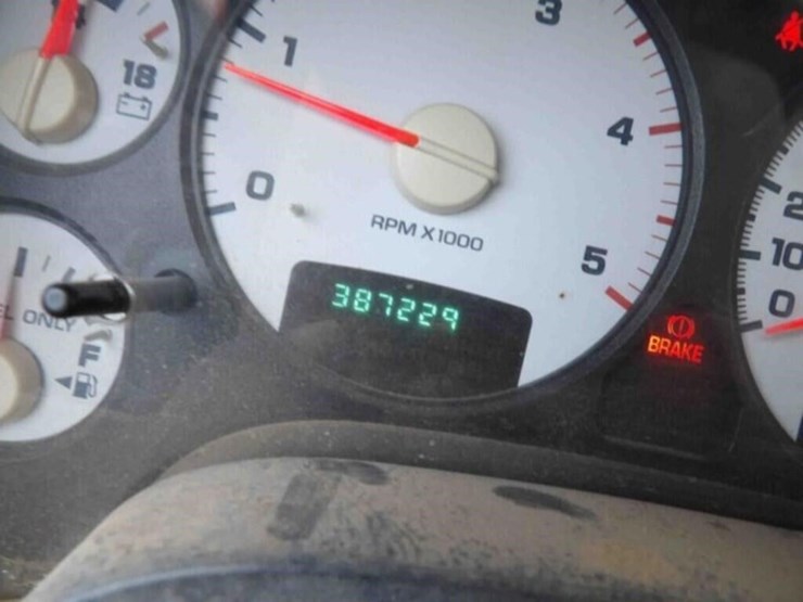 2004-dodge-ram-3500-image-34