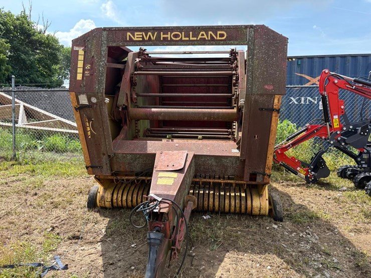 new-holland-853-image-1