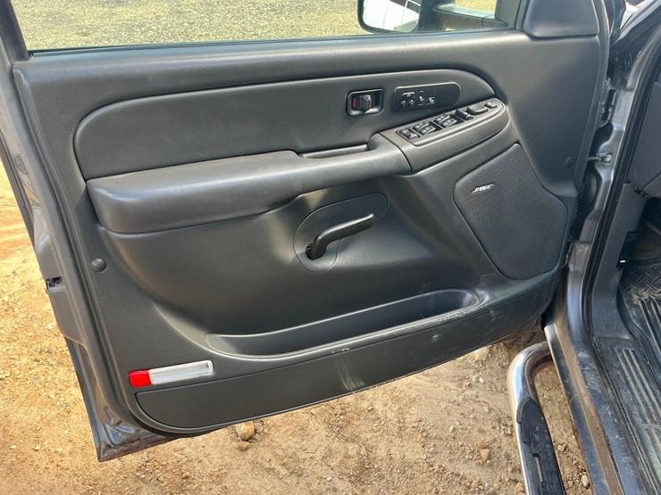 2005-chevrolet-silverado-2500-image-23