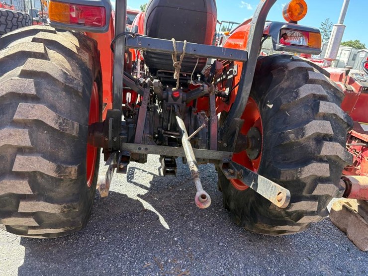 2023-kubota-mx5400-image-12