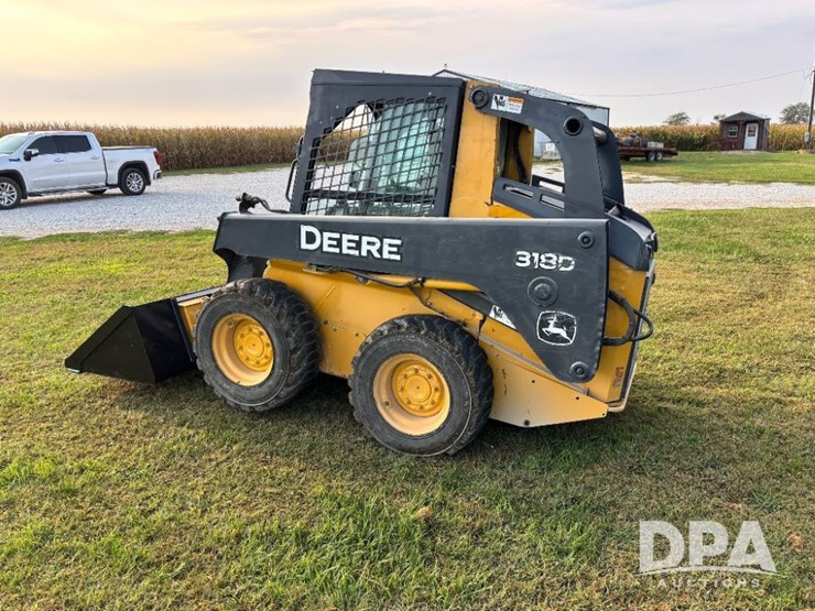 2010-deere-318d-image-9