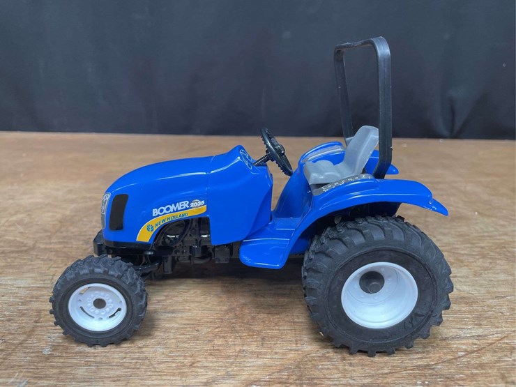 new-holland-boomer-2035-image-3