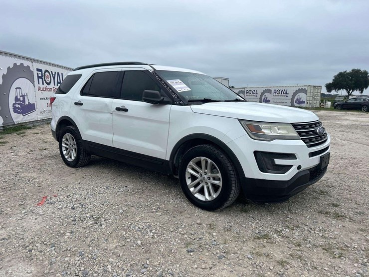 2016-ford-explorer-image-2