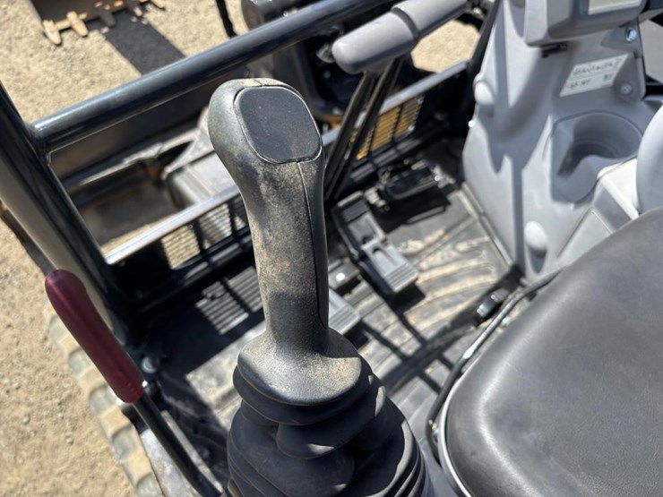 2021-deere-60g-image-30