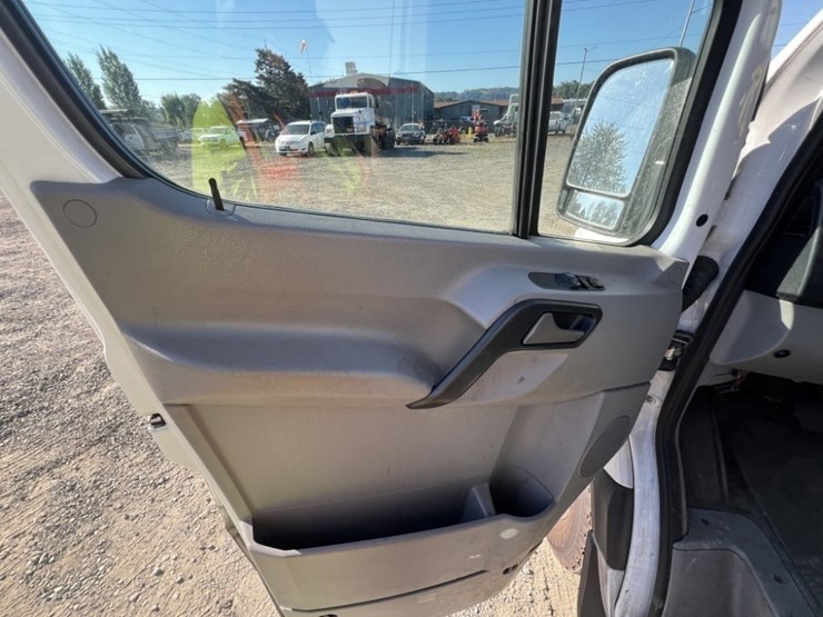 2013-freightliner-sprinter-2500-image-26