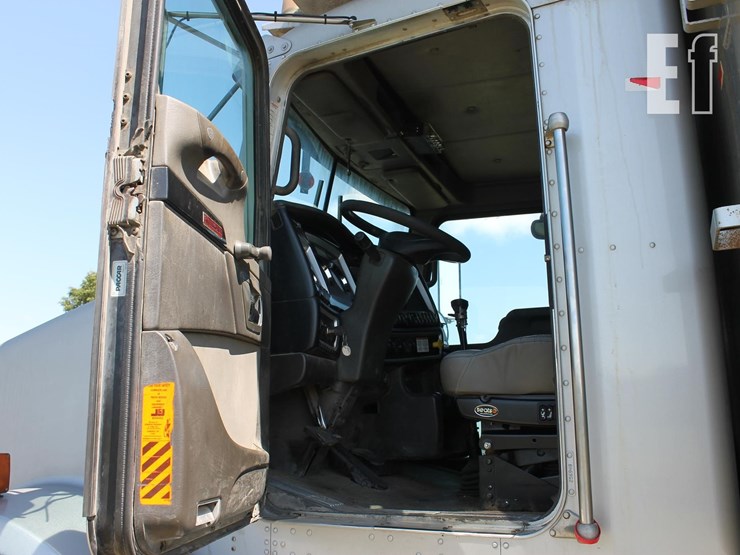 2009-kenworth-t800-image-6