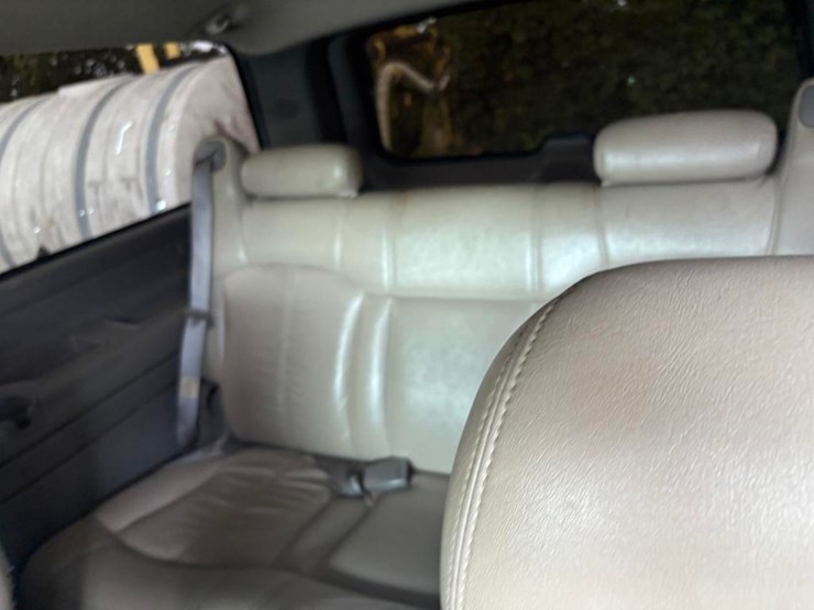 2001-chevrolet-suburban-image-13