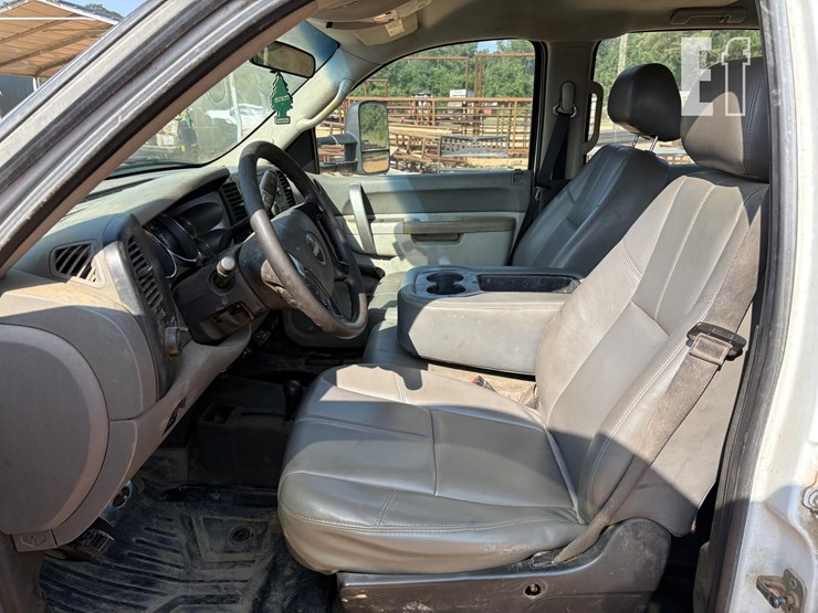 2013-gmc-sierra-3500-image-8