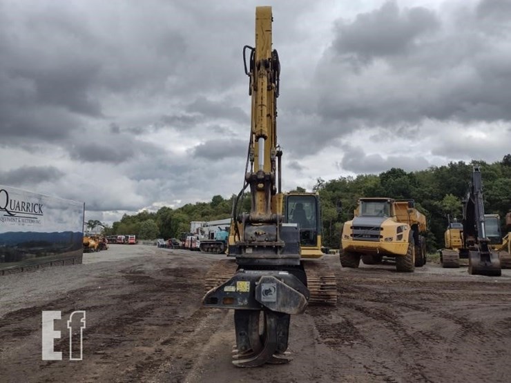komatsu-pc220-lc-8-image-2