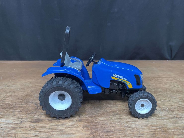 new-holland-boomer-2035-image-8