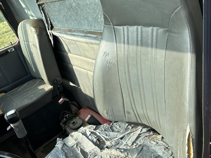 1994-white/gmc-wg64t-image-22