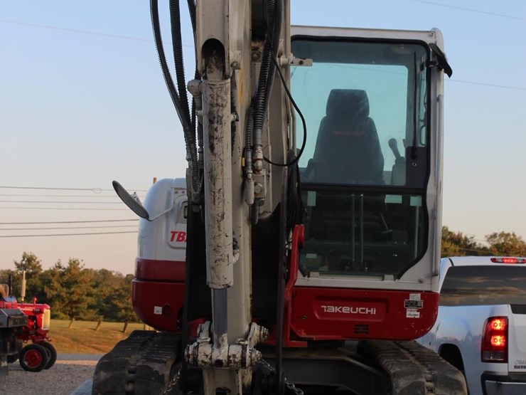 2022-takeuchi-tb260-image-2