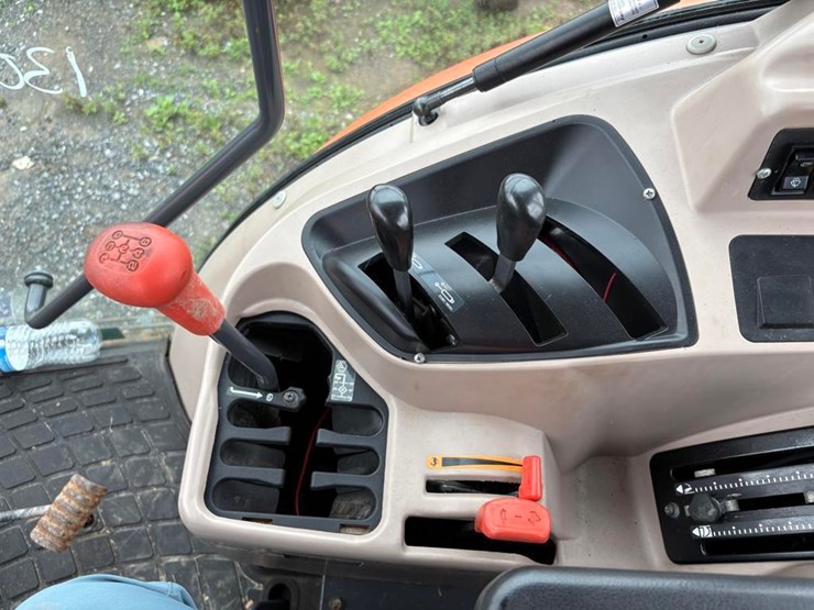 new-holland-354-image-27