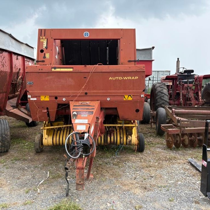 NEW HOLLAND 644