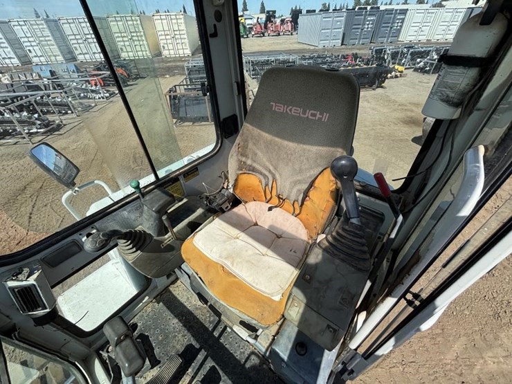 2003-takeuchi-tb135-image-25