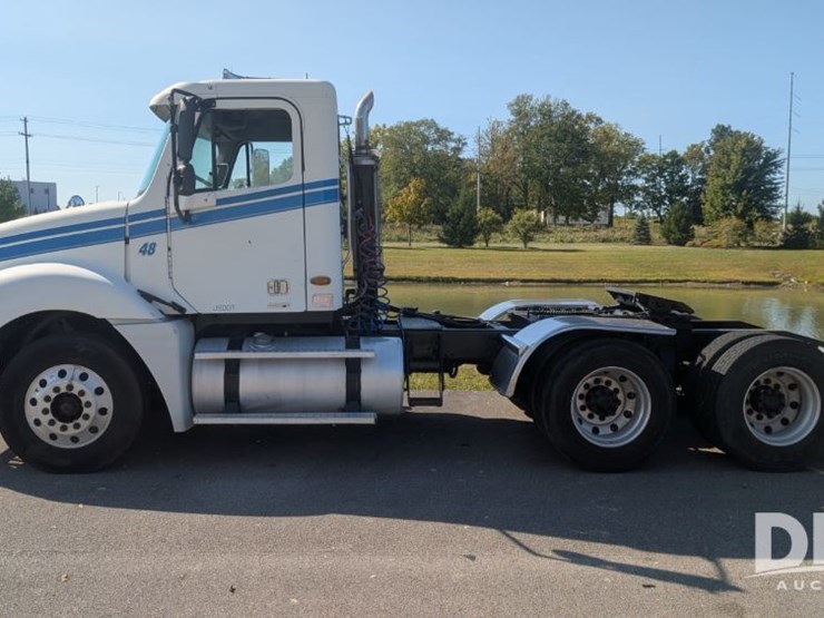 2003-freightliner-fld120-image-3