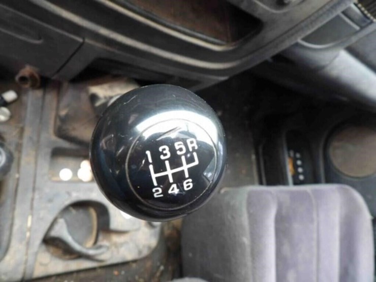2004-dodge-ram-3500-image-32