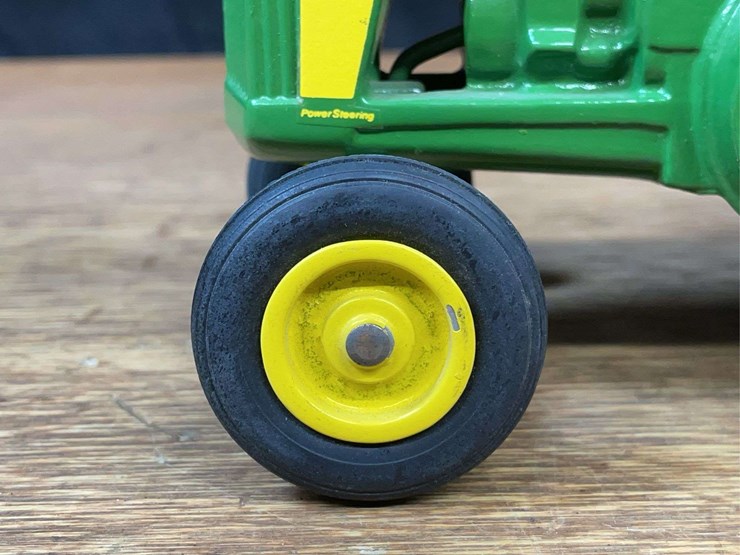 john-deere-830-image-9