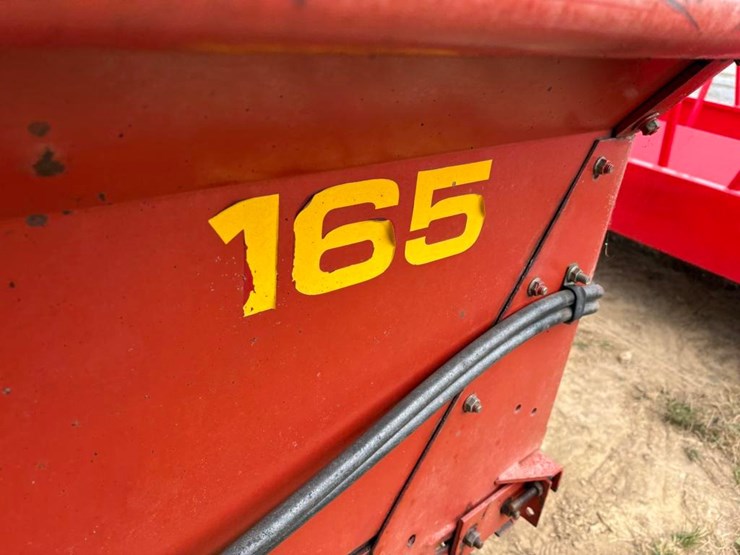 new-holland-165-image-6