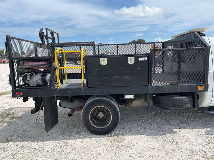 2015-utility-flatbed-image-18