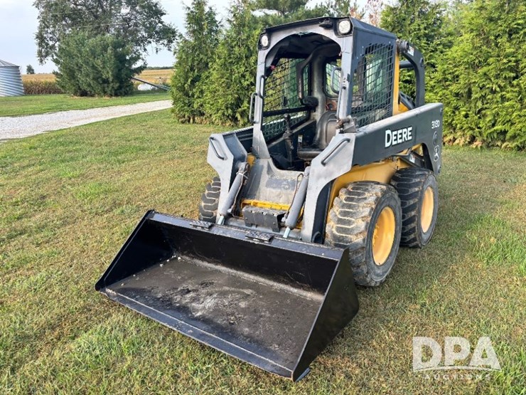 2010-deere-318d-image-2