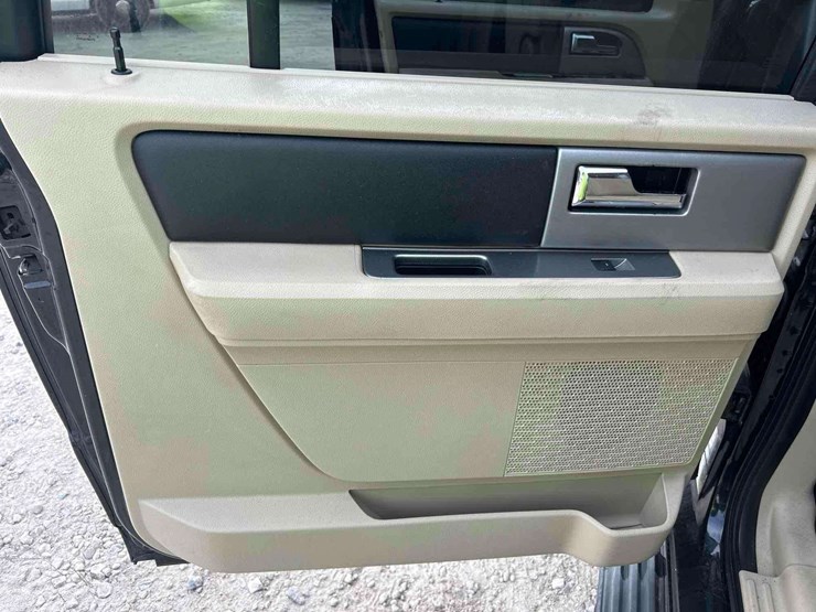 2015-ford-expedition-image-19