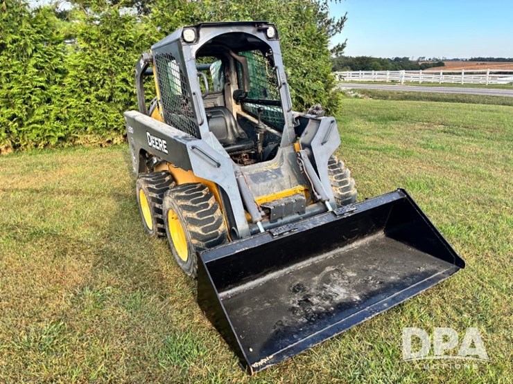 2010-deere-318d-image-4