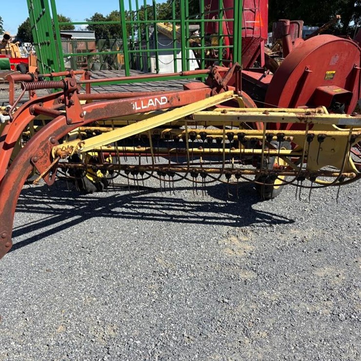 NEW HOLLAND 256