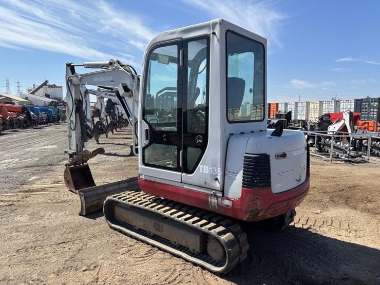 2003-takeuchi-tb135-image-4