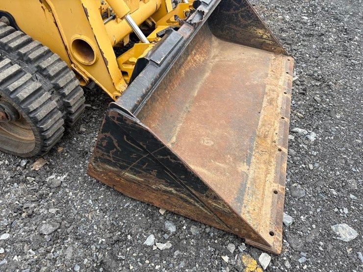2007-john-deere-322-image-10