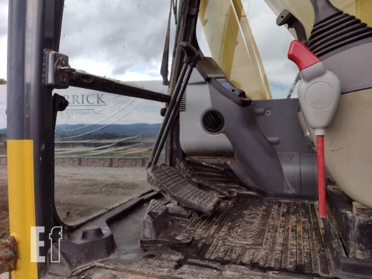 komatsu-pc220-lc-8-image-12