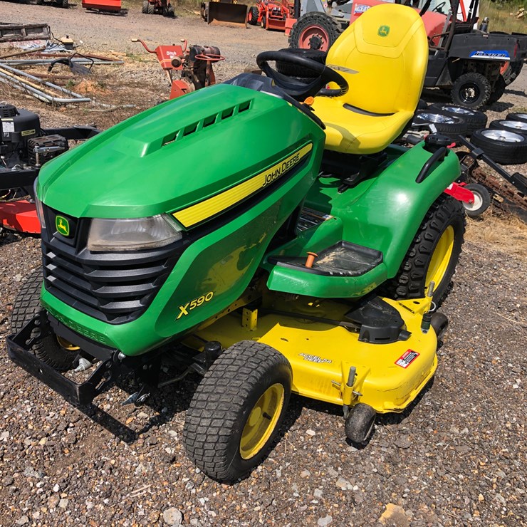 JOHN DEERE X590