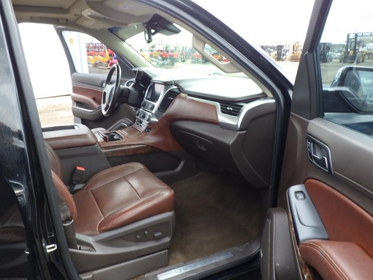 2015-chevrolet-suburban-image-6