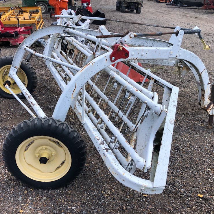 NEW HOLLAND 256