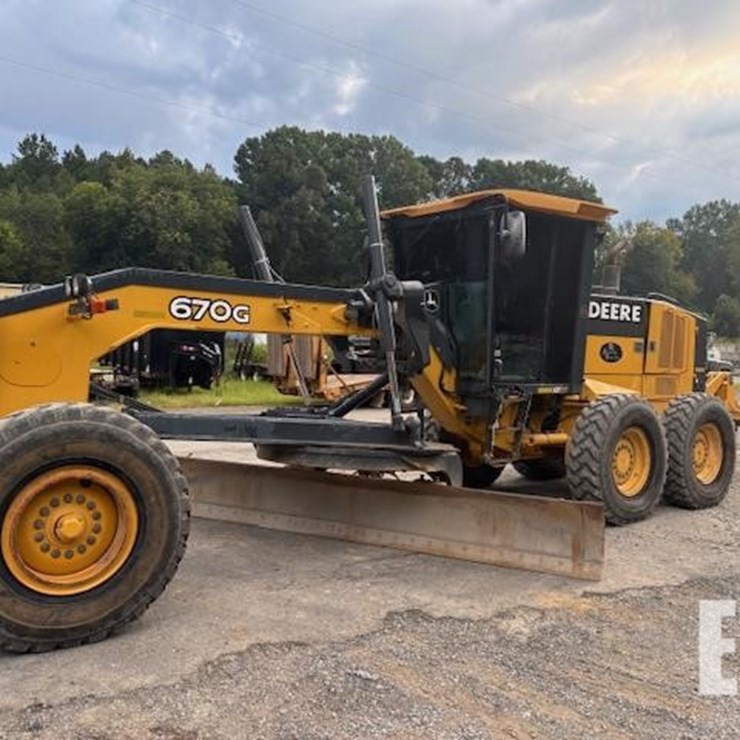 2009 DEERE 670G