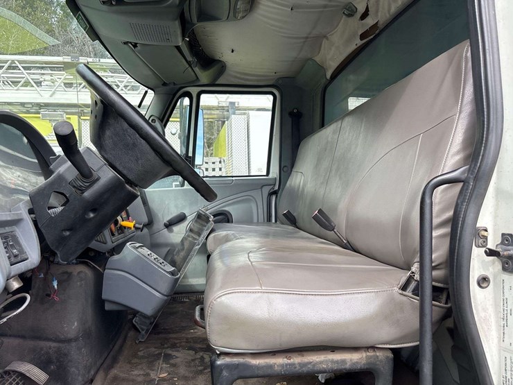 2007-international-durastar-4300-image-11