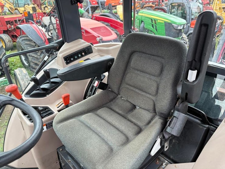new-holland-354-image-21
