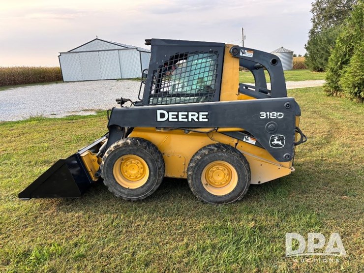 2010-deere-318d-image-10