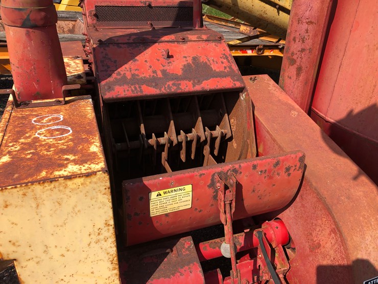 new-holland-358-image-2