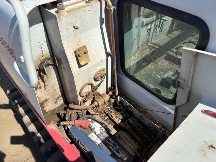 2003-takeuchi-tb135-image-40