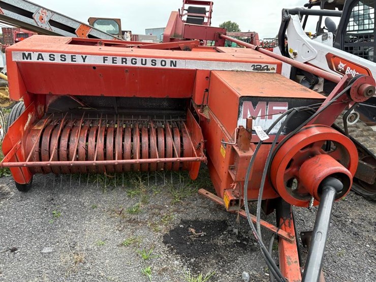 massey-ferguson-124-image-3