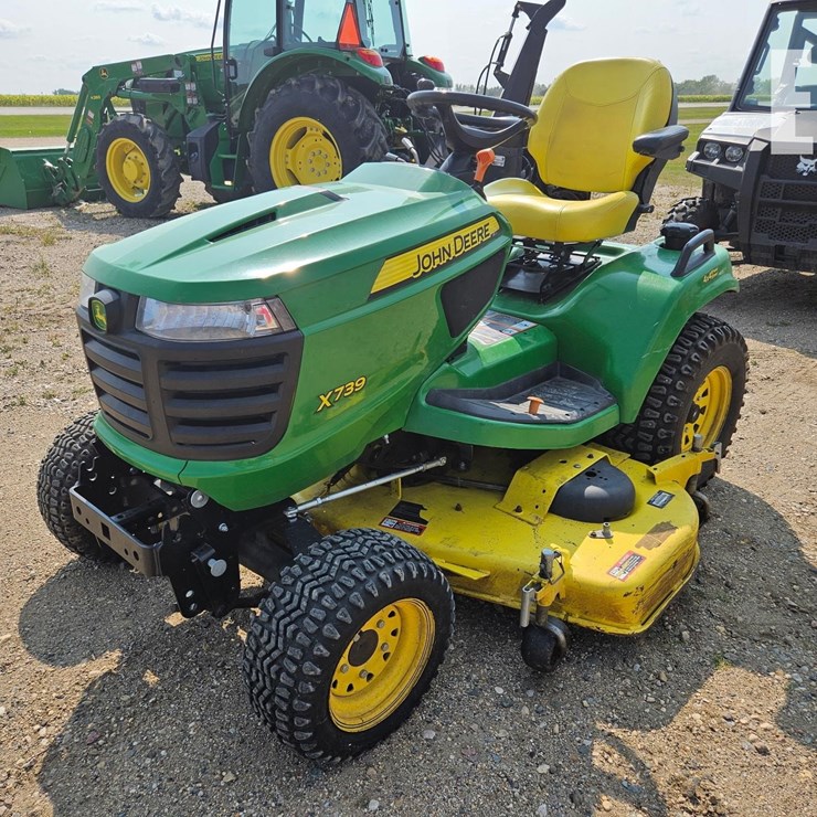 JOHN DEERE X739