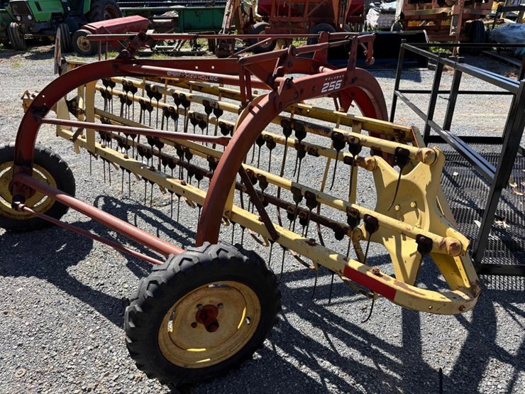new-holland-256-image-4