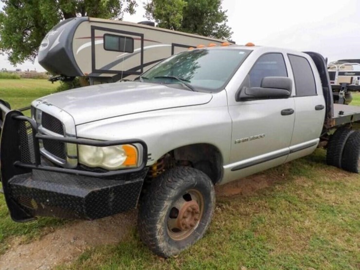 2004-dodge-ram-3500-image-21