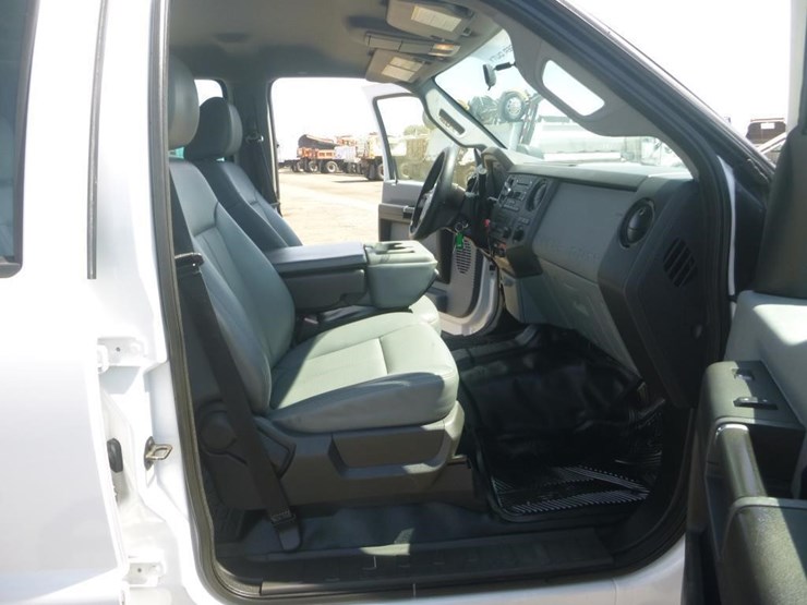 2015-ford-f550-image-17