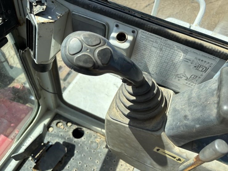 2003-takeuchi-tb135-image-30