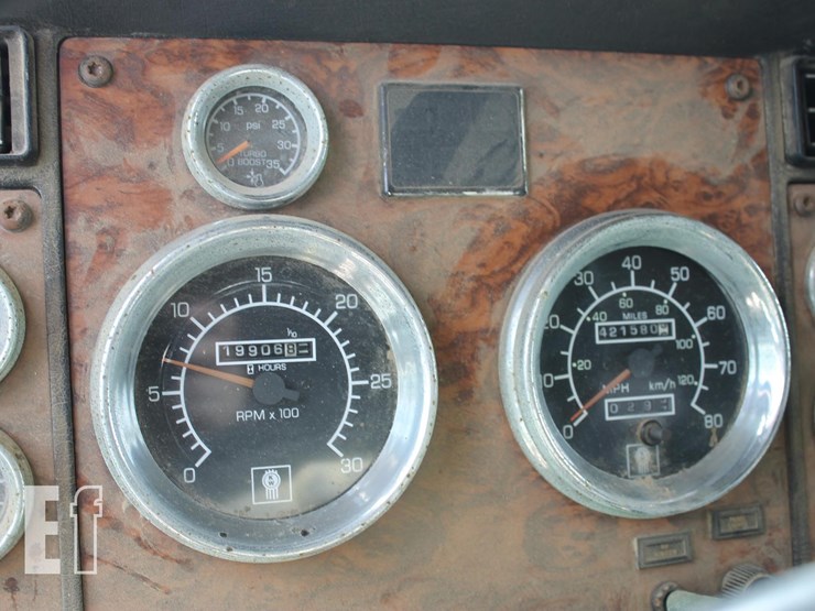 1900-kenworth-t800-image-10